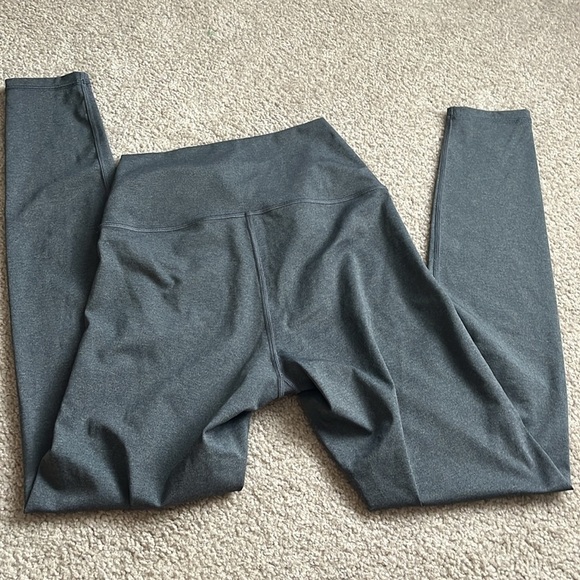 “Everlane: Perform Leggings size medium” - Picture 3 of 6